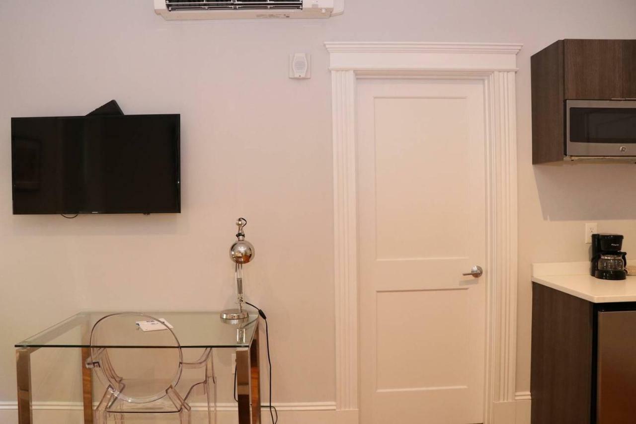 A Stylish Stay W/ A Queen Bed, Heated Floors.. #15 Brookline Exterior foto