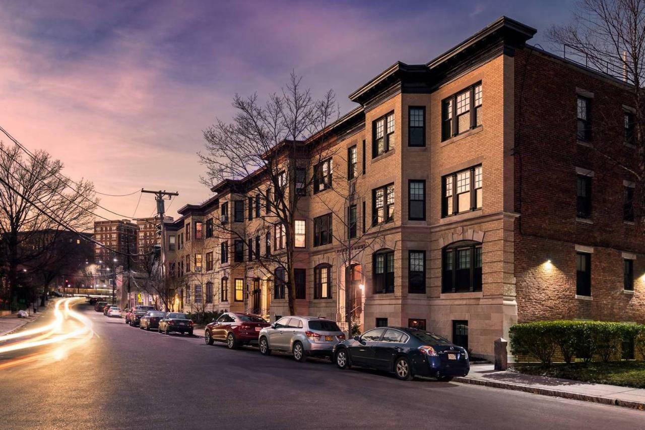 A Stylish Stay W/ A Queen Bed, Heated Floors.. #15 Brookline Exterior foto