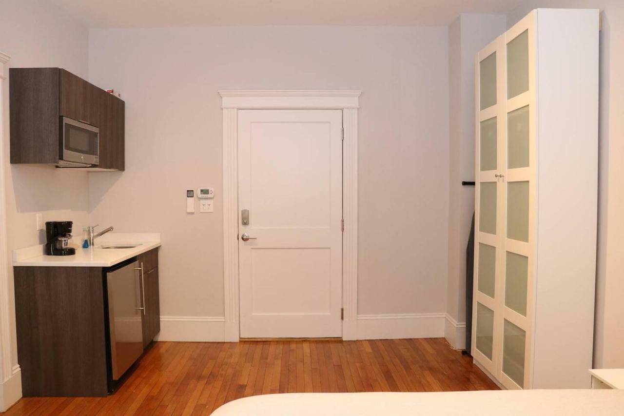 A Stylish Stay W/ A Queen Bed, Heated Floors.. #15 Brookline Exterior foto